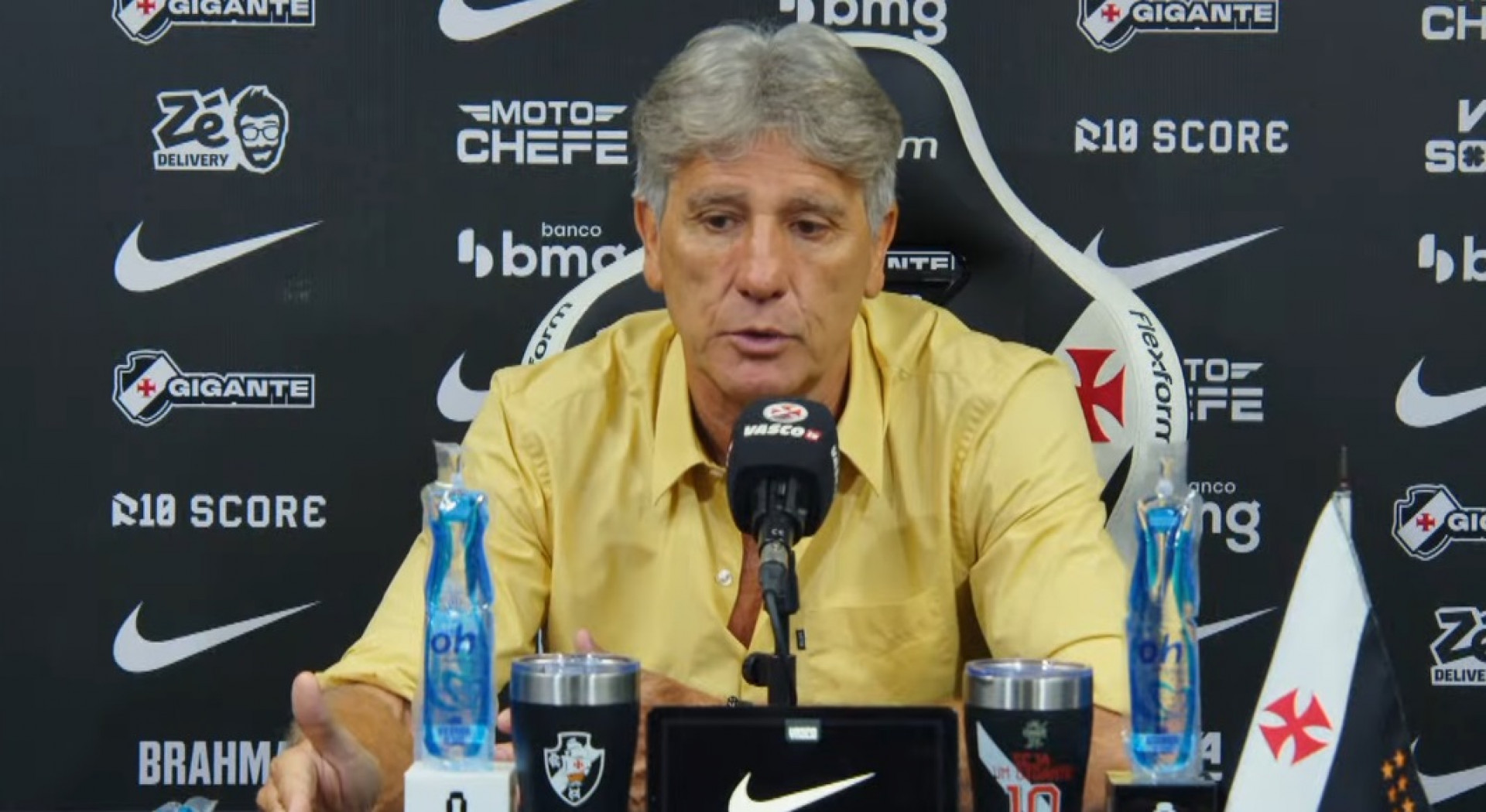 Vasco monitora mercado e define prioridades para próxima janela