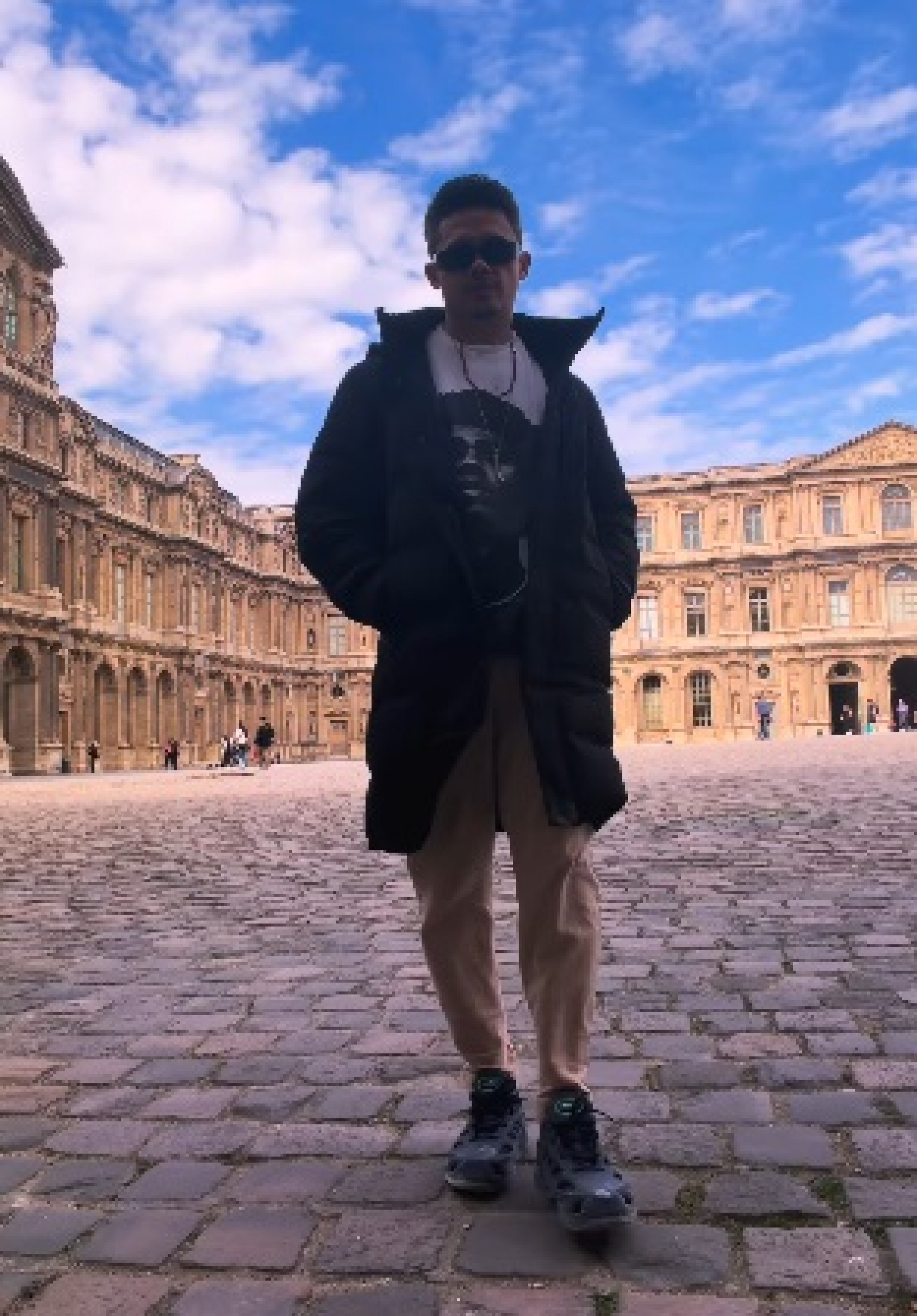 Silvero Pereira fez escala em Paris antes de seguir para China  - Reprodução/Instagram 