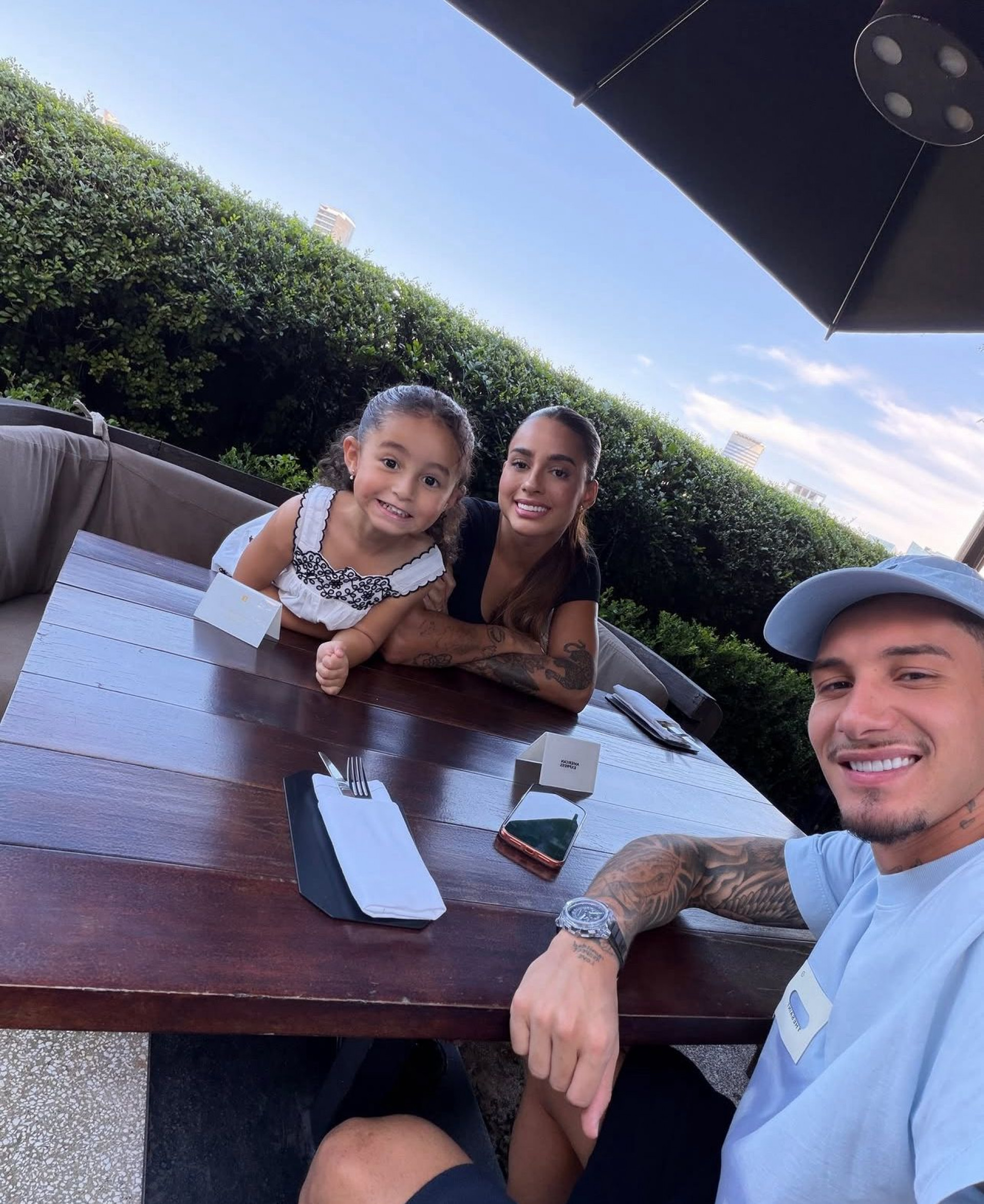 Mc Lomma com a filha, Melanie, e Ronald Belé - Reprodução / Instagram