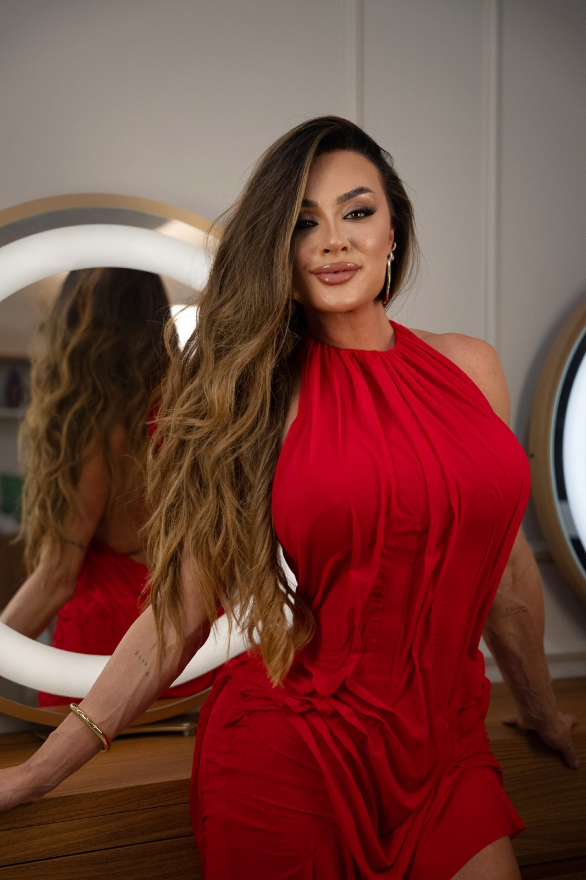 Juju Salimeni voltou a ostentar o cabelo mais claro - Divulgação