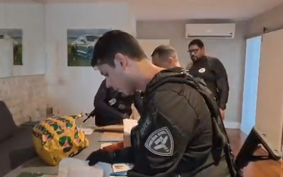 Agentes da DRE buscam cumprir mandados de pris&atilde;o e de busca e apreens&atilde;o