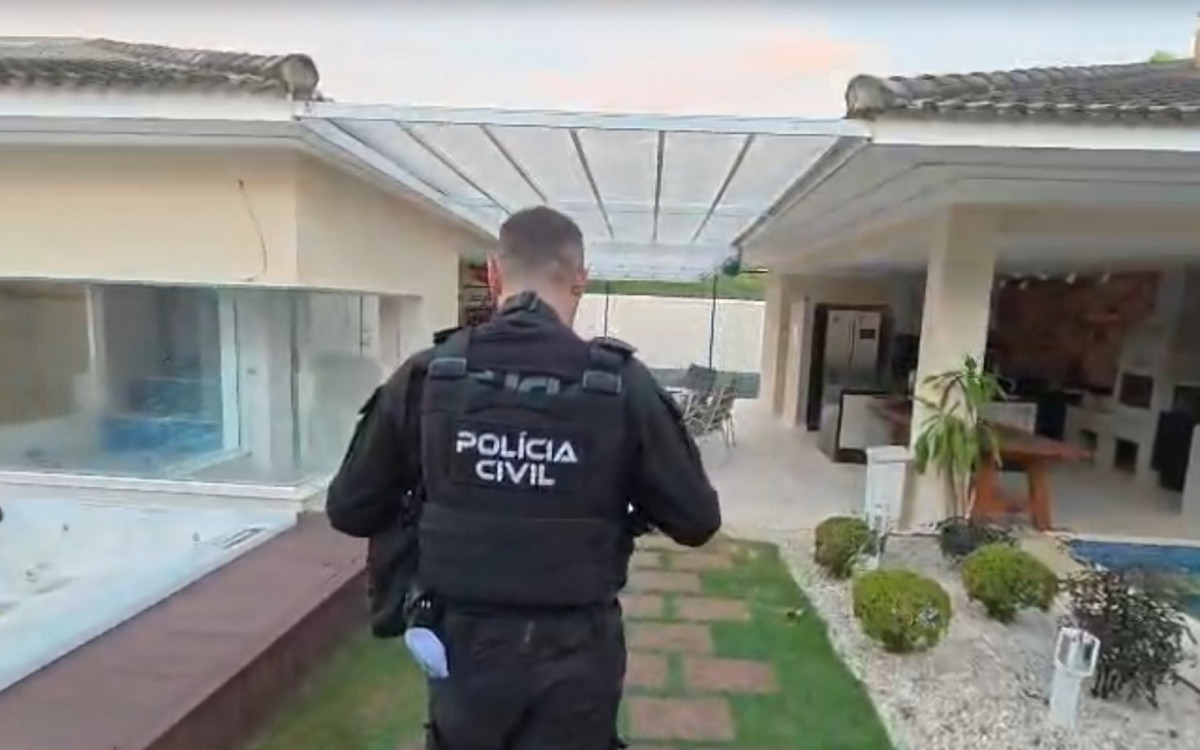 Agentes da DRE buscam cumprir mandados de pris&atilde;o e de busca e apreens&atilde;o