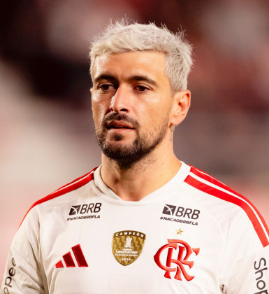 Arrascaeta recebe alta após cirurgia e inicia recuperação