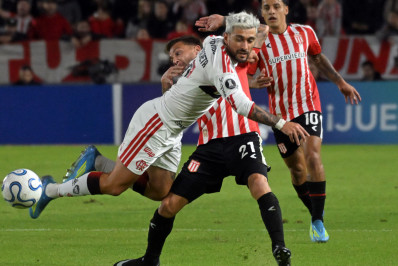 Arrascaeta sofre fratura no ombro direito e vira desfalque no Flamengo