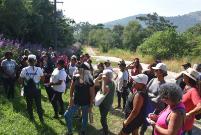 Maricá promove atividade de integração e bem-estar para idosos no Caminho de Darwin