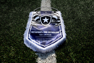 Brasileiro que enfrentou Botafogo detona gramado do Nilton Santos