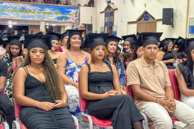 Mais de 500 jovens celebram formatura no Curso Jovem Chef Empreendedor em Japeri