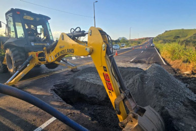 Buraco em rodovia mobiliza força-tarefa e muda trânsito em Rio das Ostras
