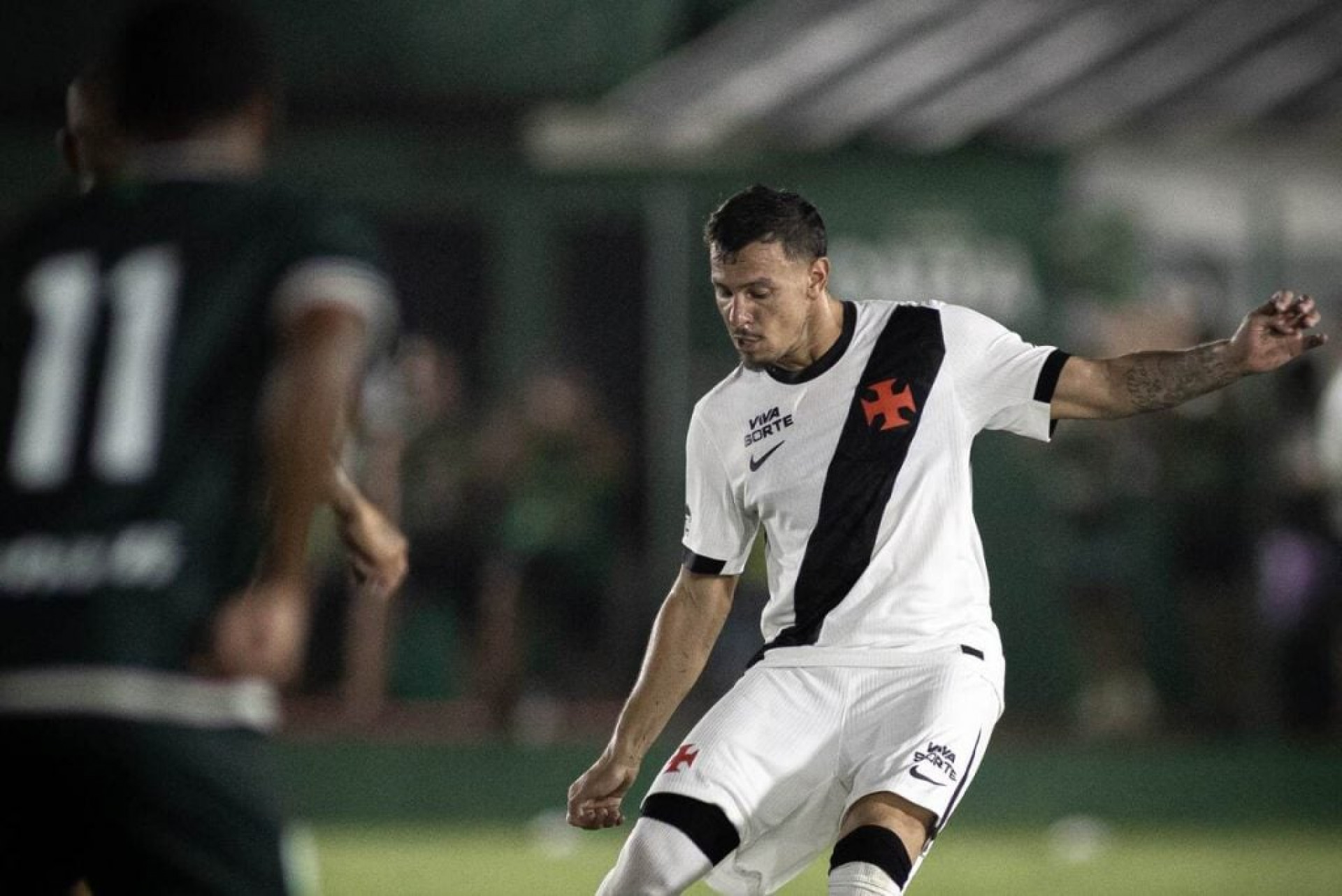 Hugo Moura pode recuperar espa&ccedil;o no Vasco em semana decisiva