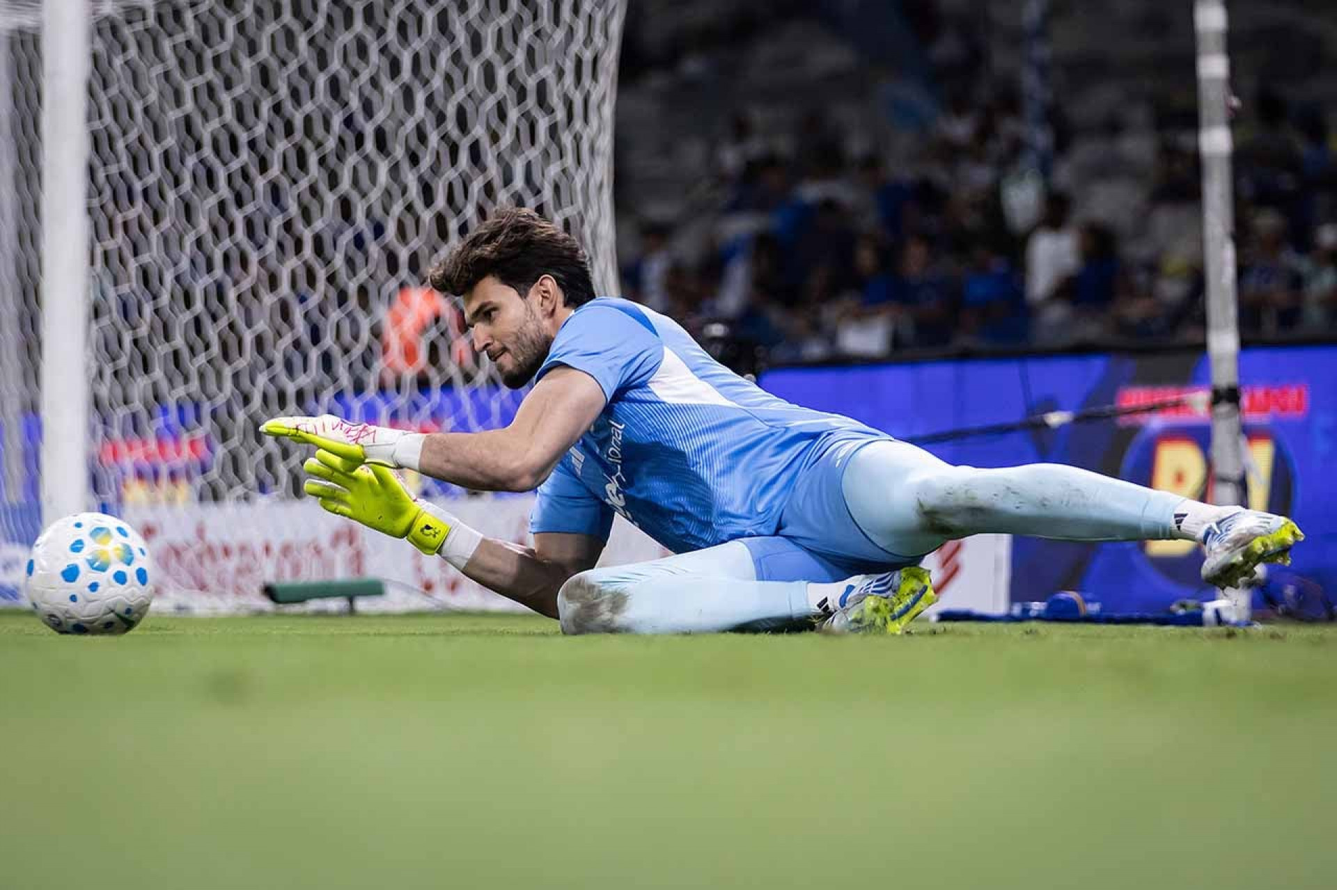 Cria do Cruzeiro, Ot&aacute;vio supera F&aacute;bio e iguala Dida na Libertadores