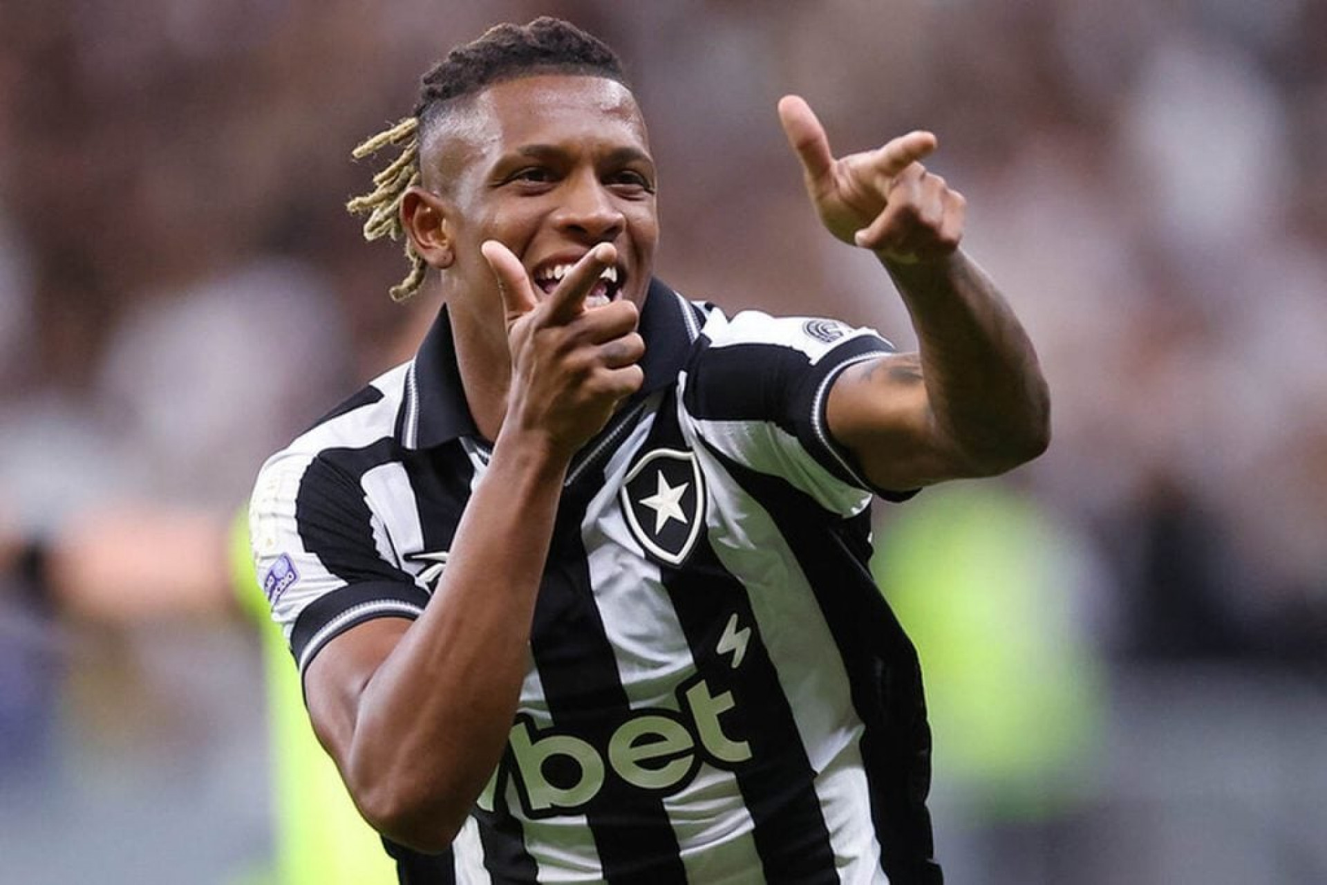 Flamengo pode entrar na briga por Danilo, do Botafogo