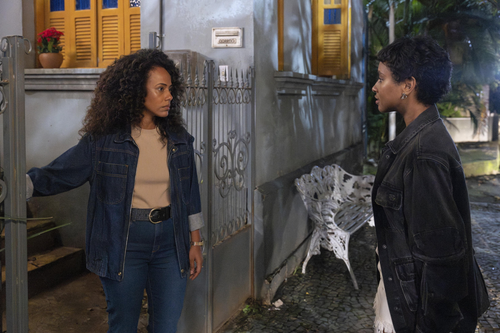 Eduarda é rejeitada ao reencontrar a mãe biológica, Valéria - Fabio Rocha/TVGlobo