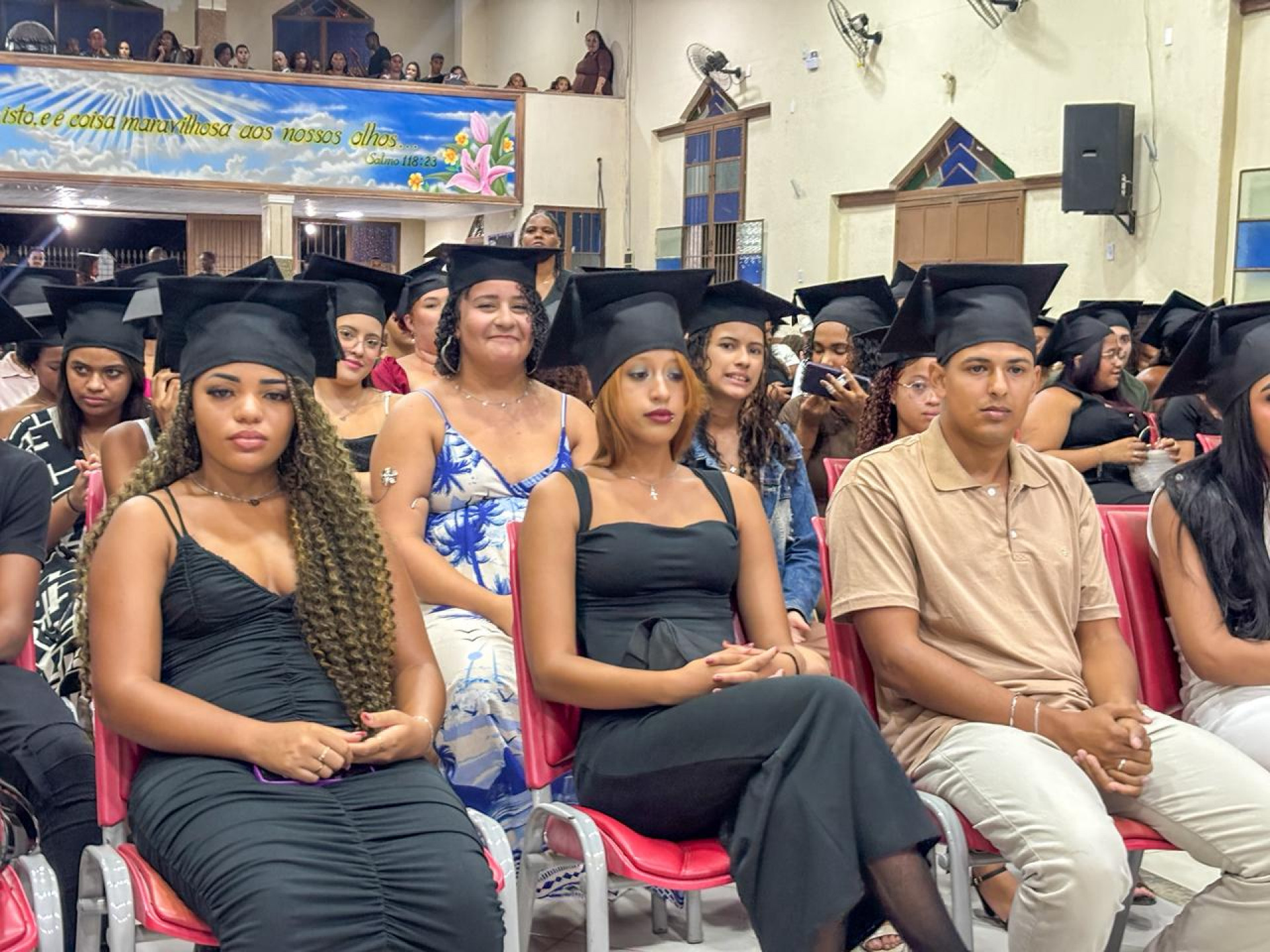 Mais de 500 jovens celebram formatura no Curso Jovem Chef Empreendedor em Japeri