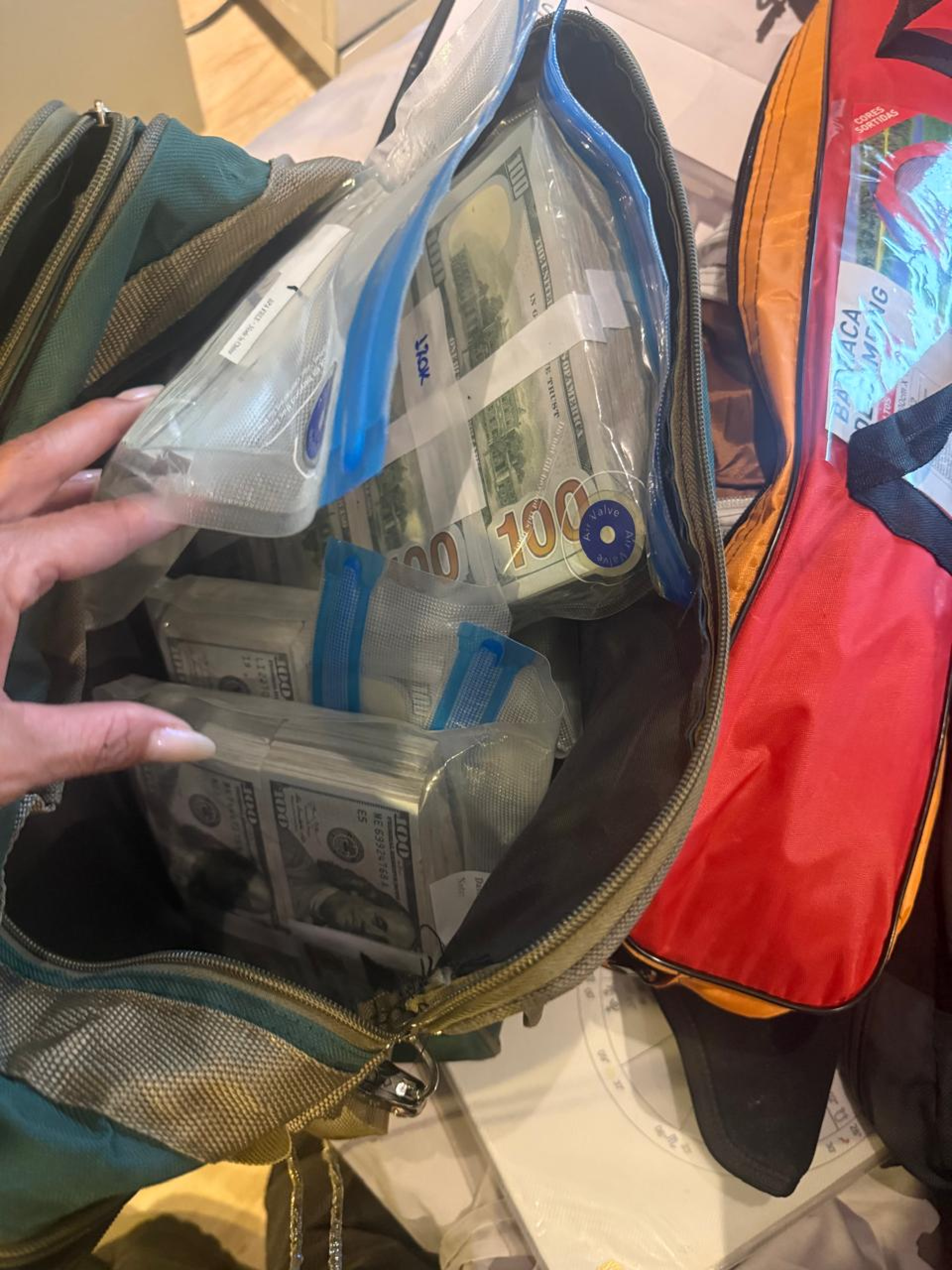 Agentes encontraram dinheiro em casas de auditores fiscais - Divulga&ccedil;&atilde;o