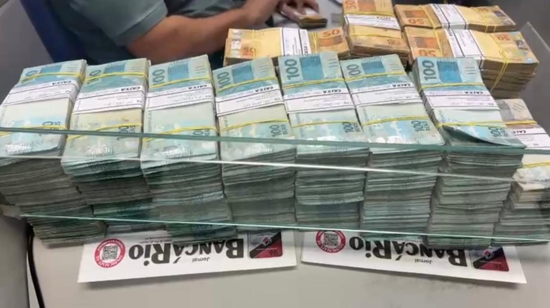 Agentes encontraram dinheiro em casas de auditores fiscais - Divulga&ccedil;&atilde;o