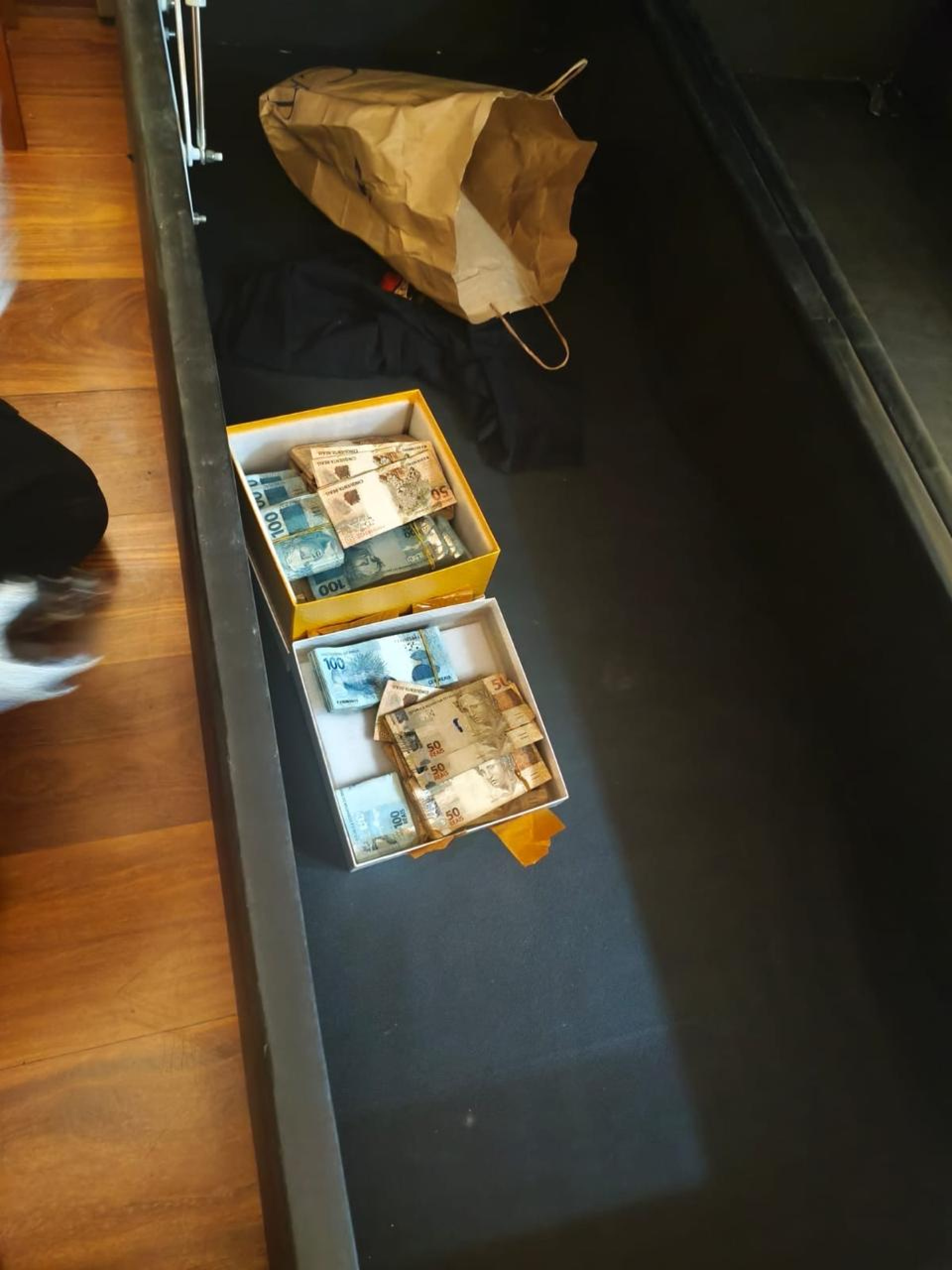 Agentes encontraram dinheiro em casas de auditores fiscais - Divulga&ccedil;&atilde;o