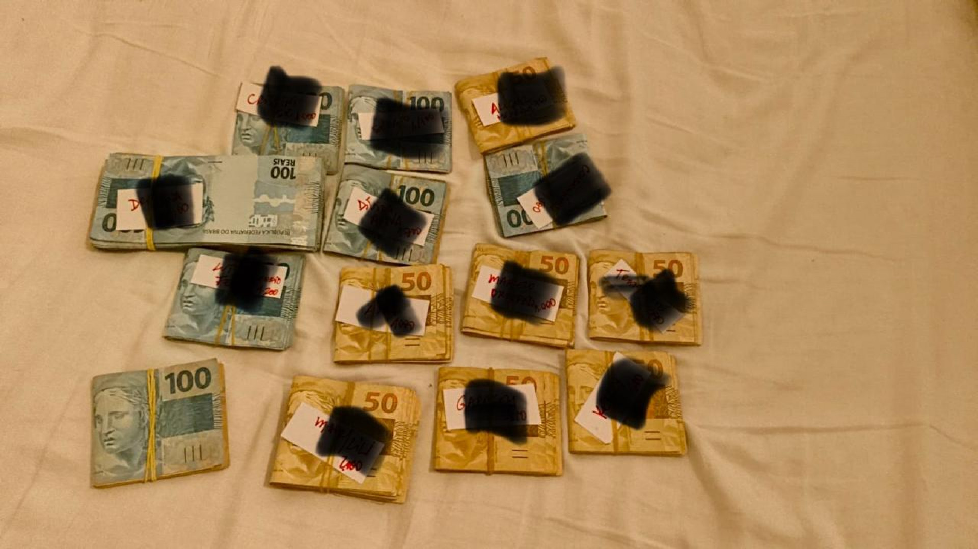 Agentes encontraram dinheiro em casas de auditores fiscais - Divulga&ccedil;&atilde;o