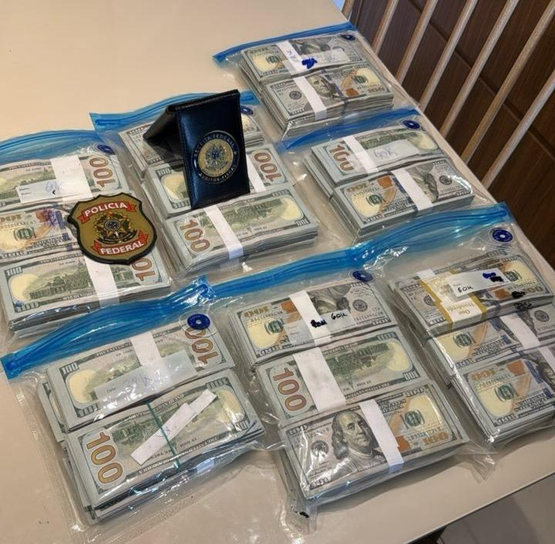 Agentes encontraram dinheiro em casas de auditores fiscais - Divulga&ccedil;&atilde;o