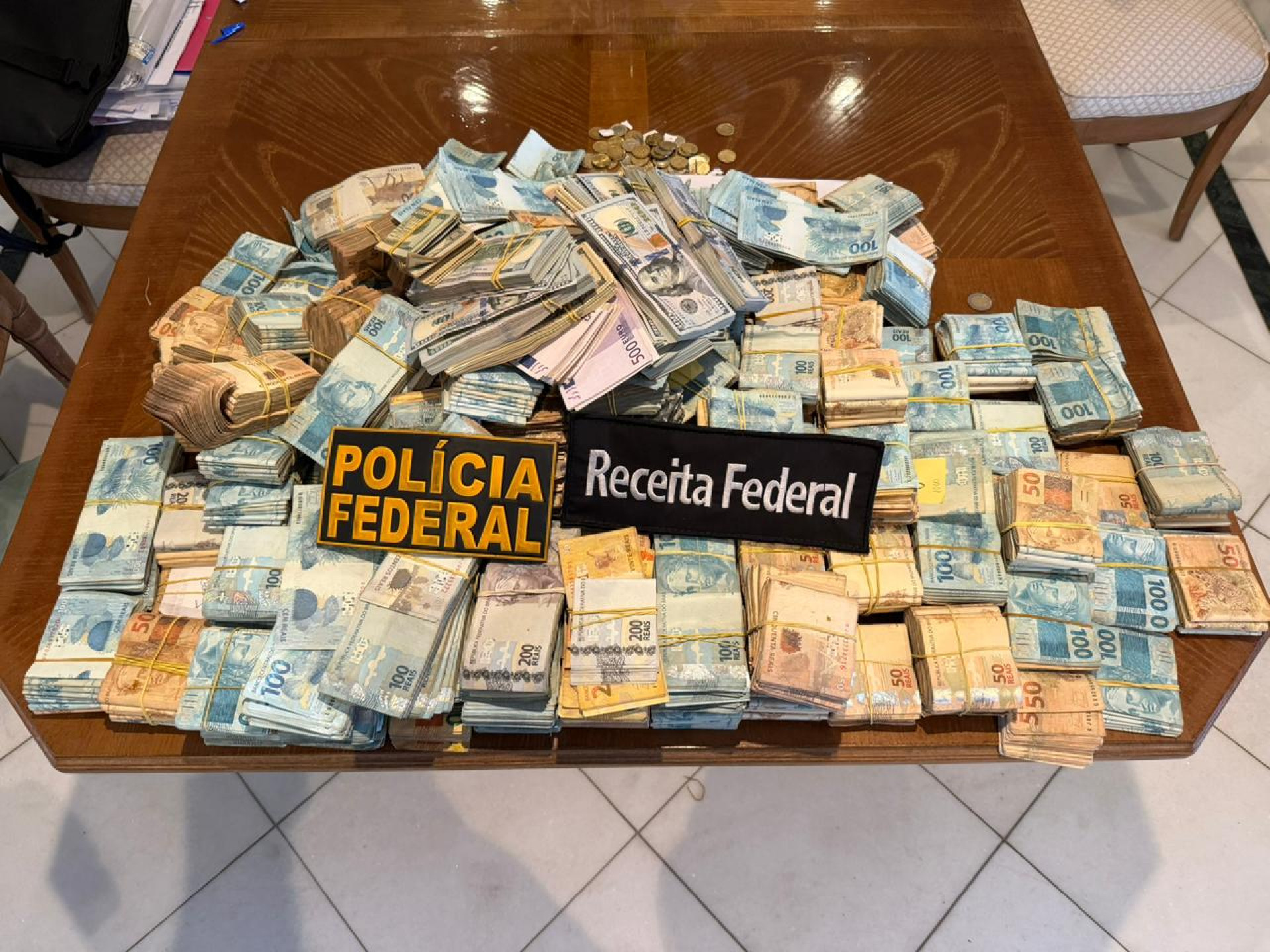 Agentes encontraram dinheiro em casas de auditores fiscais - Divulga&ccedil;&atilde;o