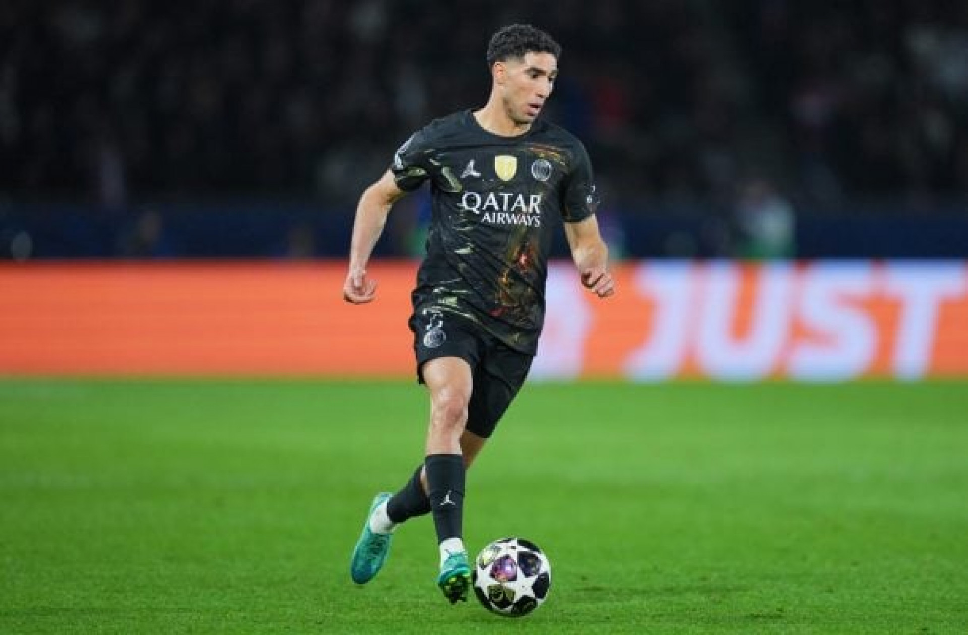 Hakimi sofre les&atilde;o na coxa e desfalca o PSG contra o Bayern