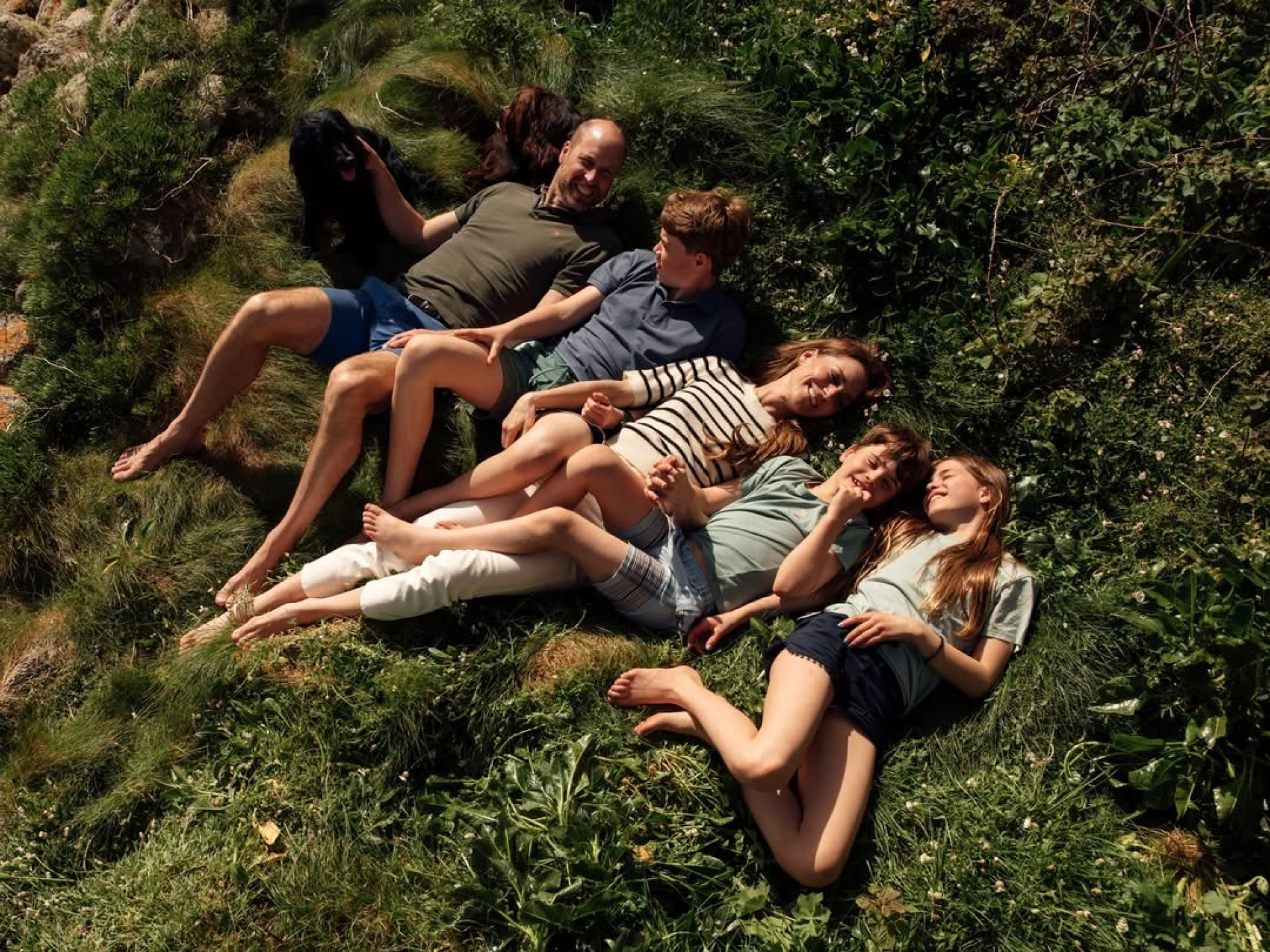 Príncipe William e Kate Middleton celebram aniversário de casamento com foto inédita ao lado dos filhos 
 - Reprodução / Instagram