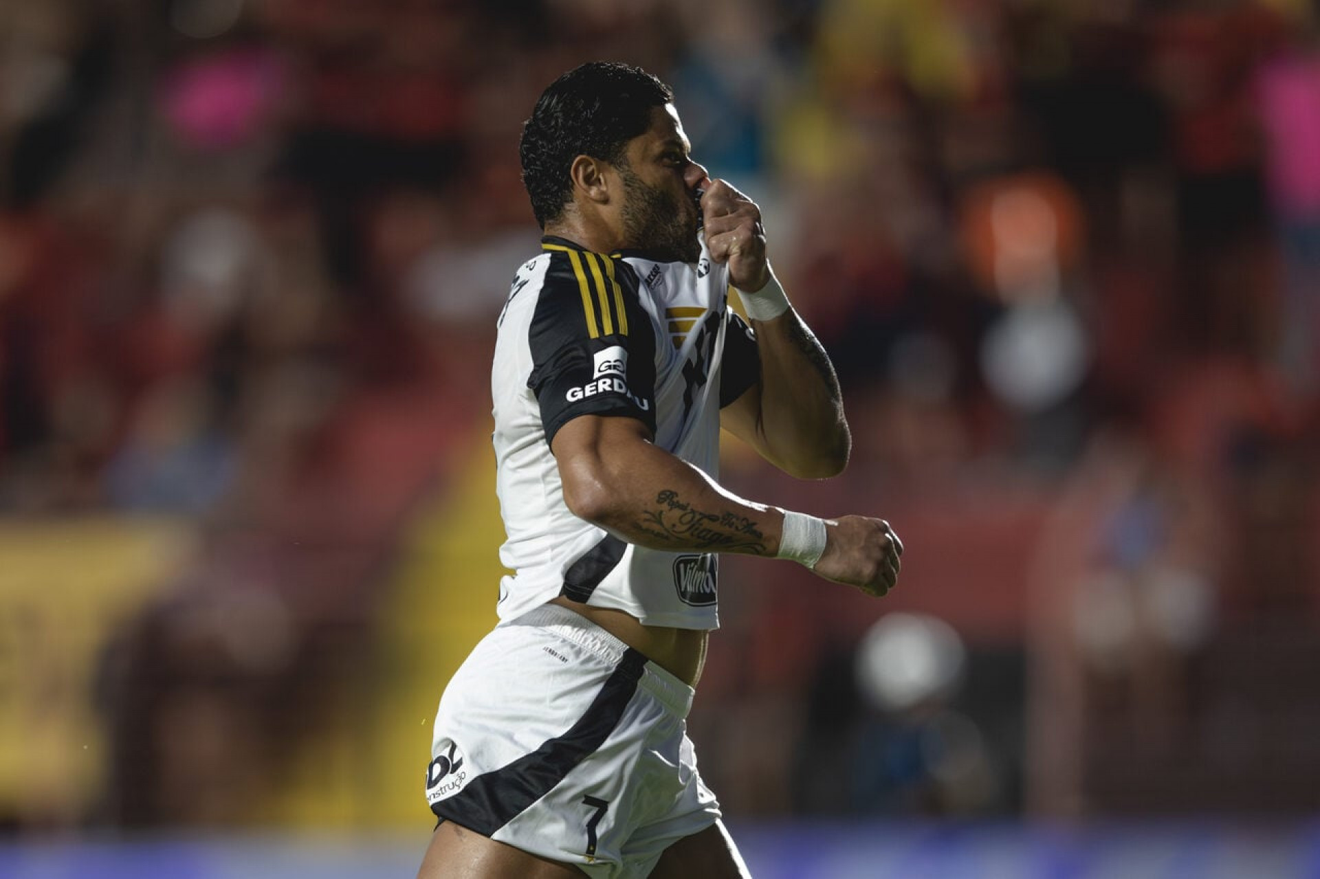 Fluminense e Hulk chegam a acordo e aguardam rescis&atilde;o com o Atl&eacute;tico