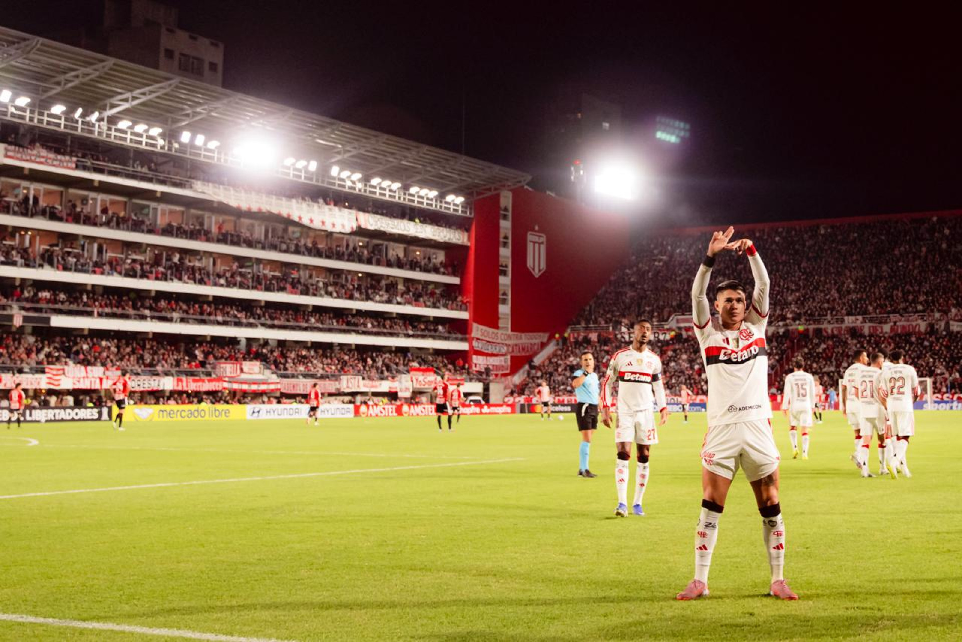 Luiz Araújo comemora gol do Flamengo na Libertadores - Adriano Fontes/Flamengo