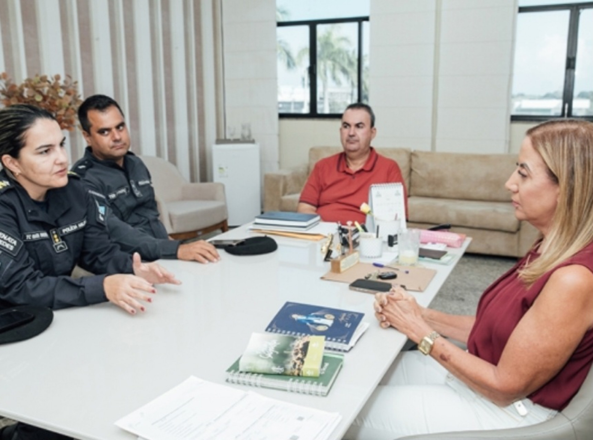 Prefeita e 8º BPM avaliam reforço na segurança pública em São Francisco