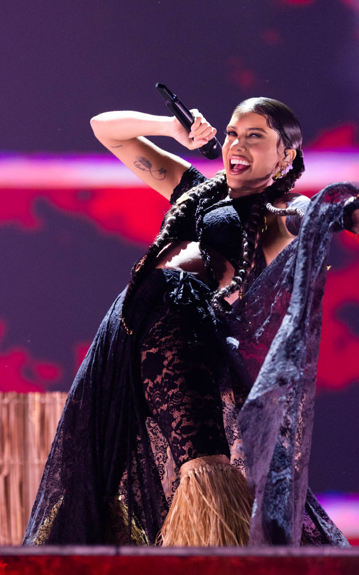 Anitta abriu show de The Weeknd na capital paulista 