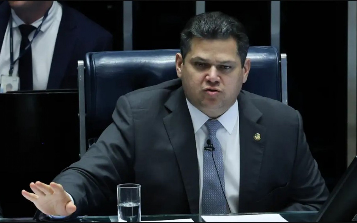 Davi Alcolumbre conduziu a votação nesta quinta (30)