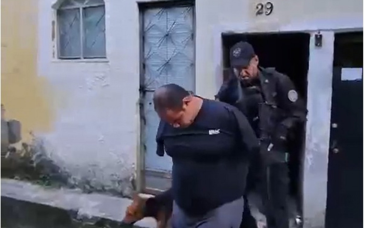 Ele acabou detido dentro de casa, nesta quinta-feira (30), no Complexo do Chapadão
