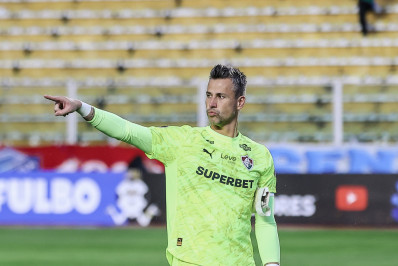 Fábio celebra marca histórica na Libertadores, mas lamenta derrota na altitude: 'Difícil'