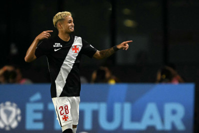 Adson valoriza boa atuação em vitória do Vasco na Sul-Americana: 'Muito feliz'