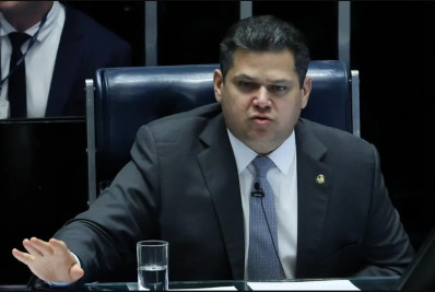 Alcolumbre trava tramitação da PEC do fim da 6x1 no Senado
