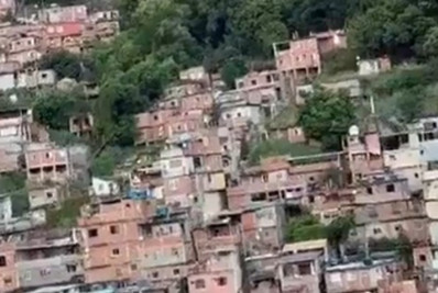 Intenso tiroteio causa momentos de tensão no Complexo do Lins