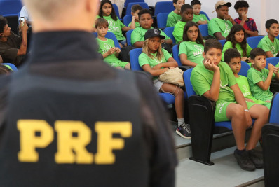 Projeto Pega a Visão leva jovens a vivência com a PRF e amplia horizontes profissionais 