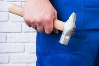 Homem armado com martelo ataca cinco pessoas em Tóquio