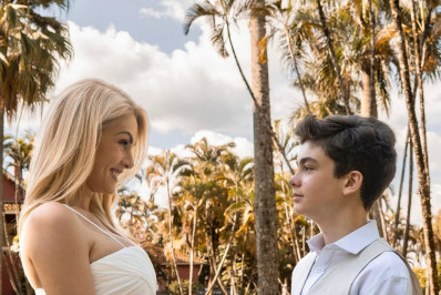 Ana Hickmann posa com o filho em clima de Dia das Mães