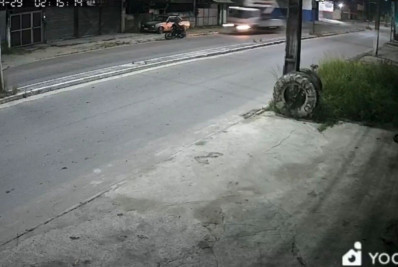 Vídeo: Motociclista morre ao ser atropelado por caminhão da Enel em Duque de Caxias