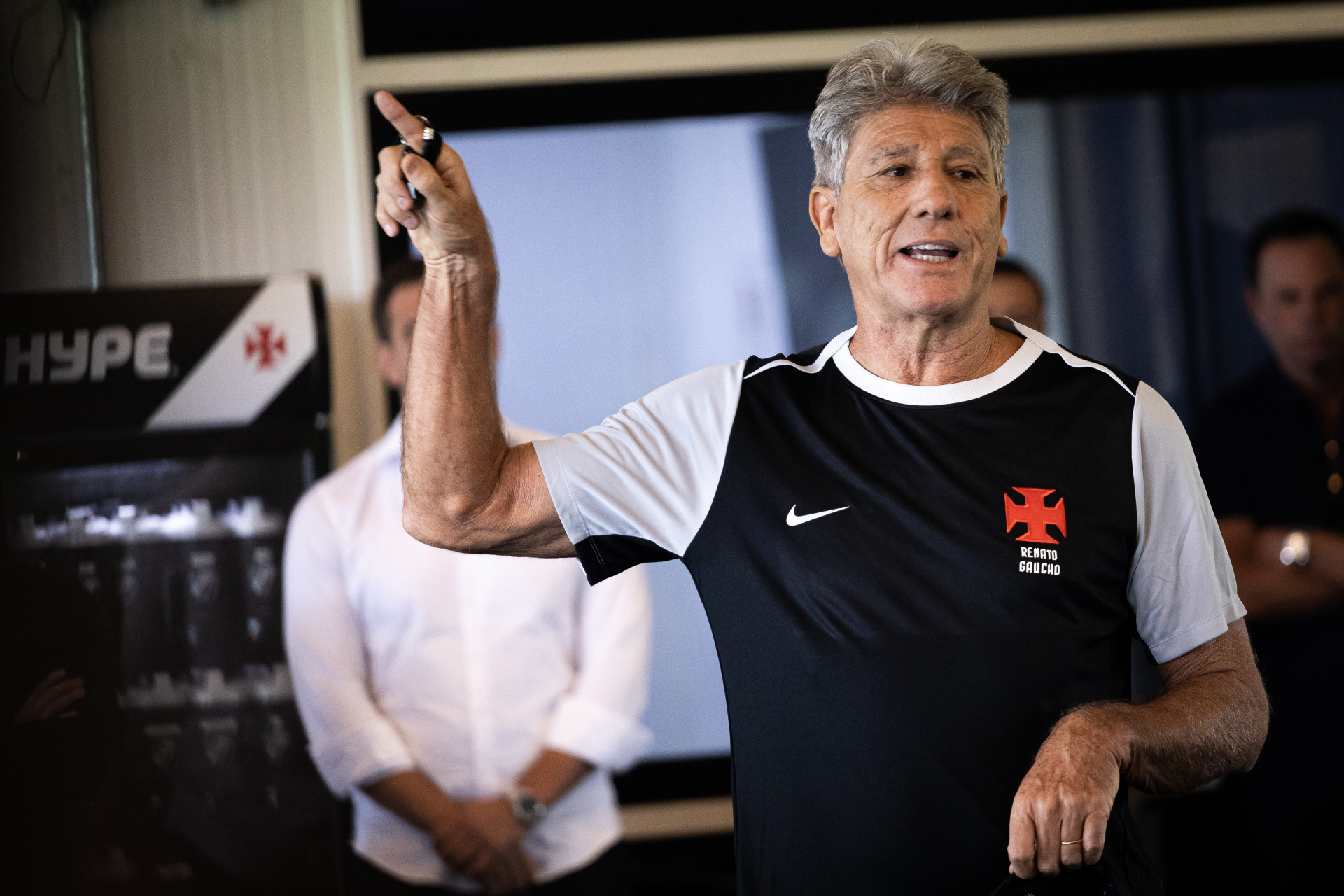 Renato Gaúcho completa dois meses no Vasco e ainda busca equilíbrio na defesa