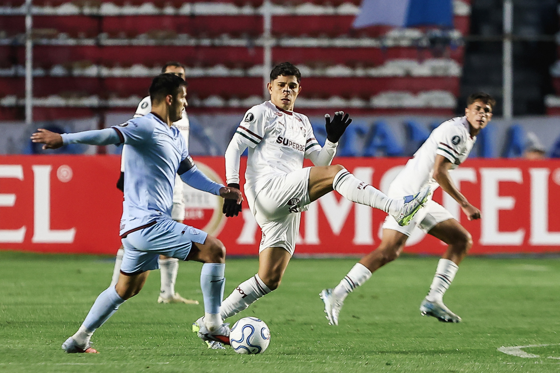 Savarino teve dificuldades na altitude  - Lucas Mer&ccedil;on/Fluminense