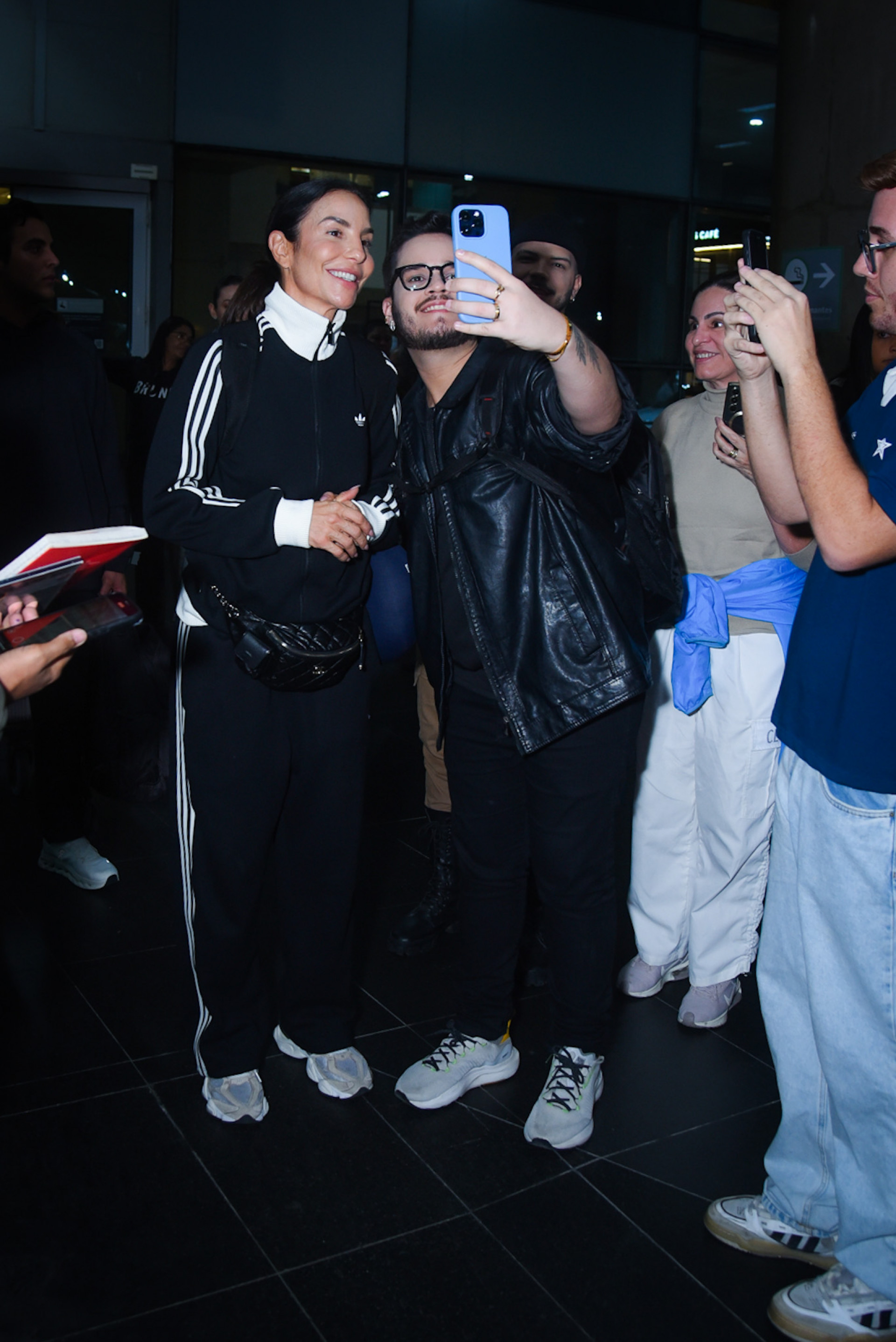 Ivete Sangalo é tietada por fãs em aeroporto - Andy Santana/ Brazil News