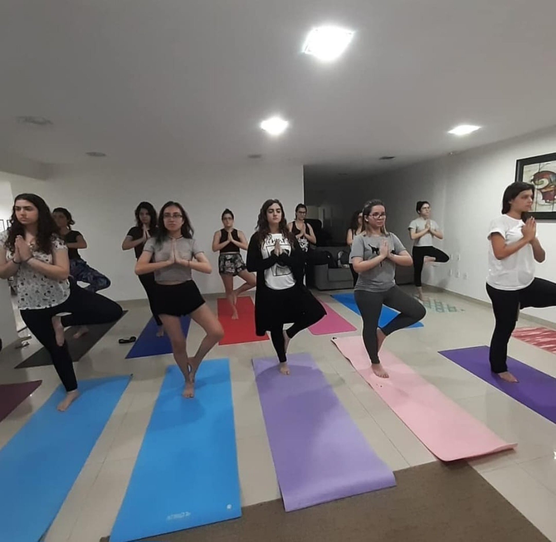 Alunos do Foco Medicina fazem ioga para silenciar - Divulgação