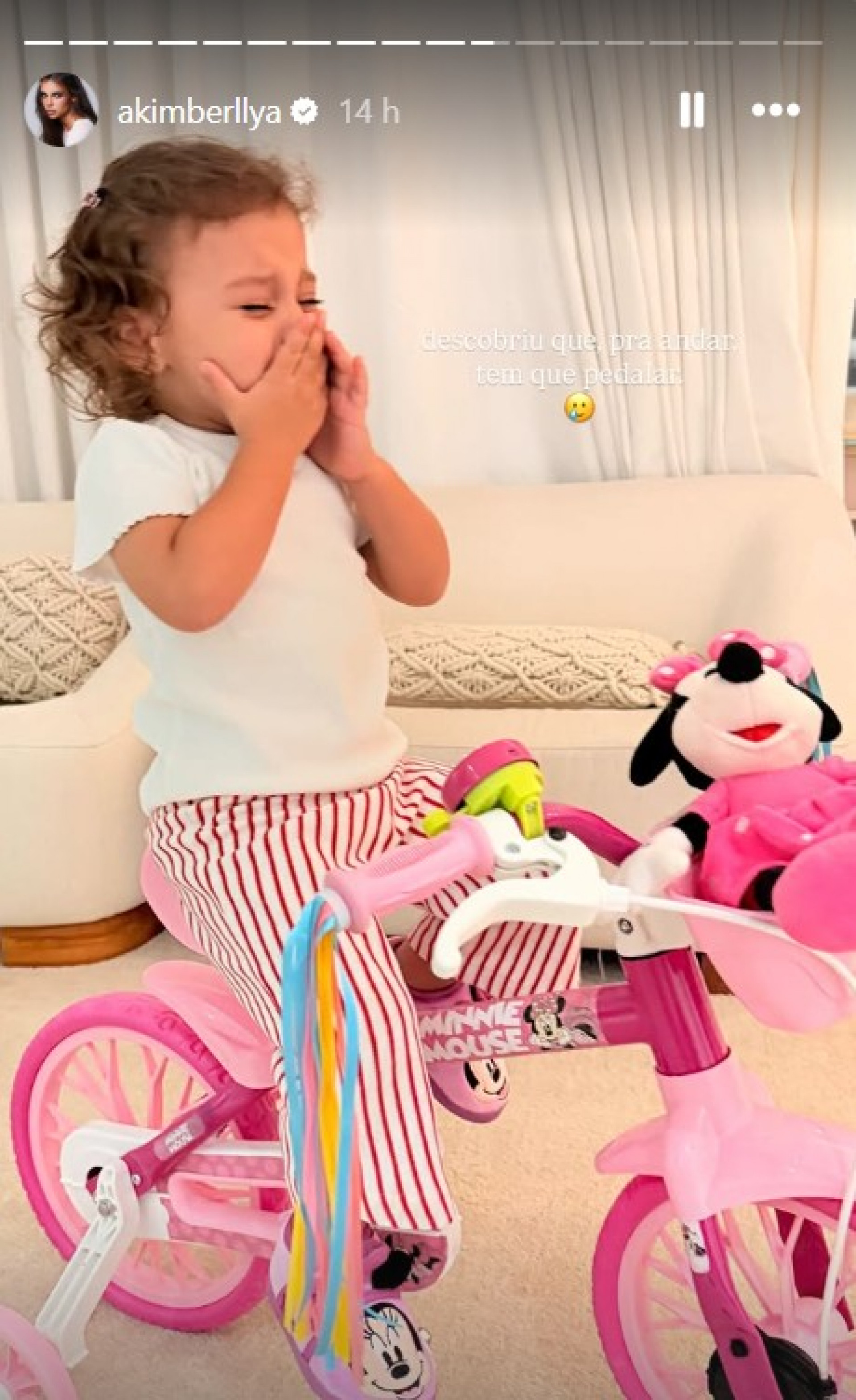 Helena em story da mãe, Amanda Kimberlly - Reprodução / Instagram