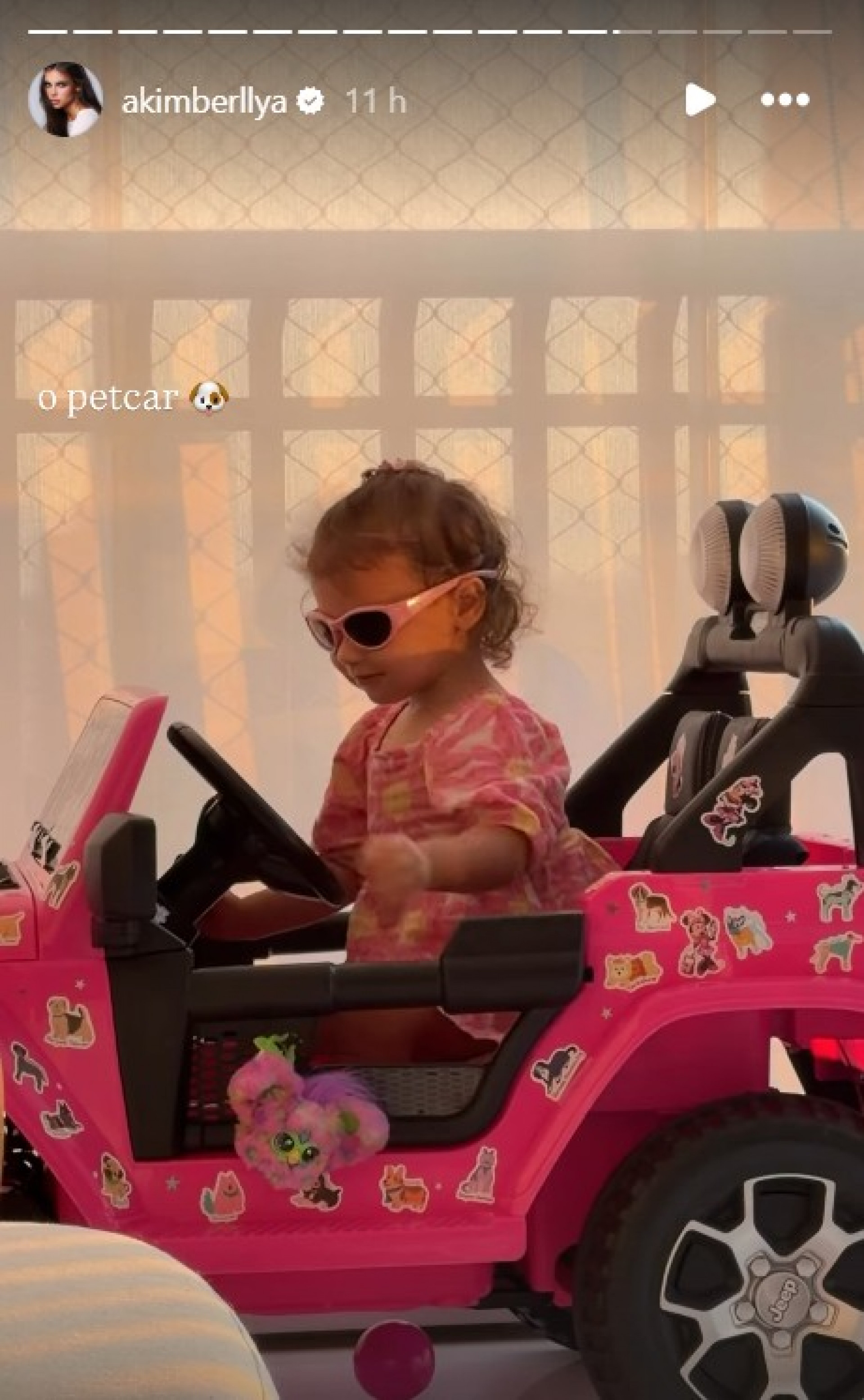 Helena em story da mãe, Amanda Kimberlly - Reprodução / Instagram