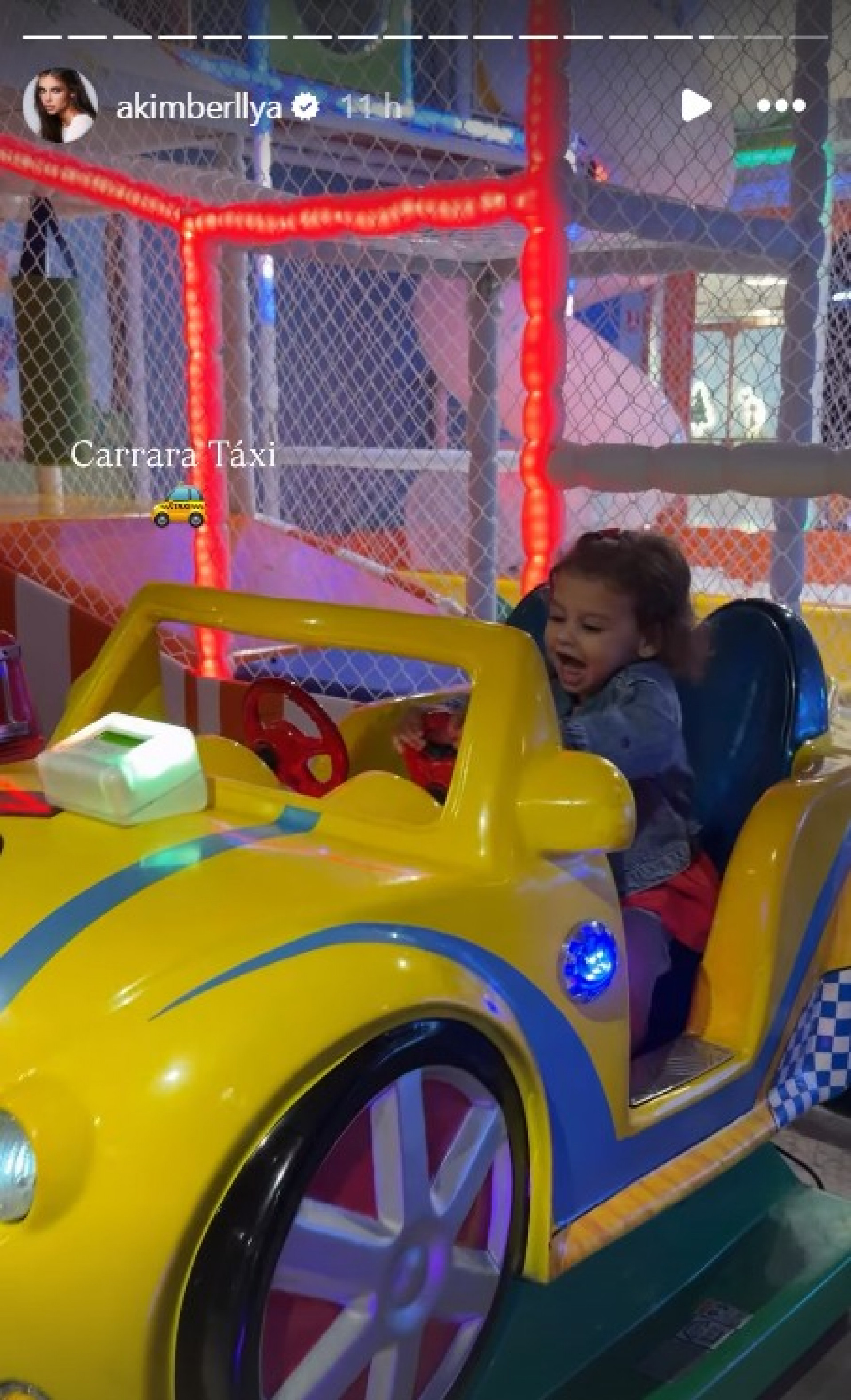 Helena em story da mãe, Amanda Kimberlly - Reprodução / Instagram