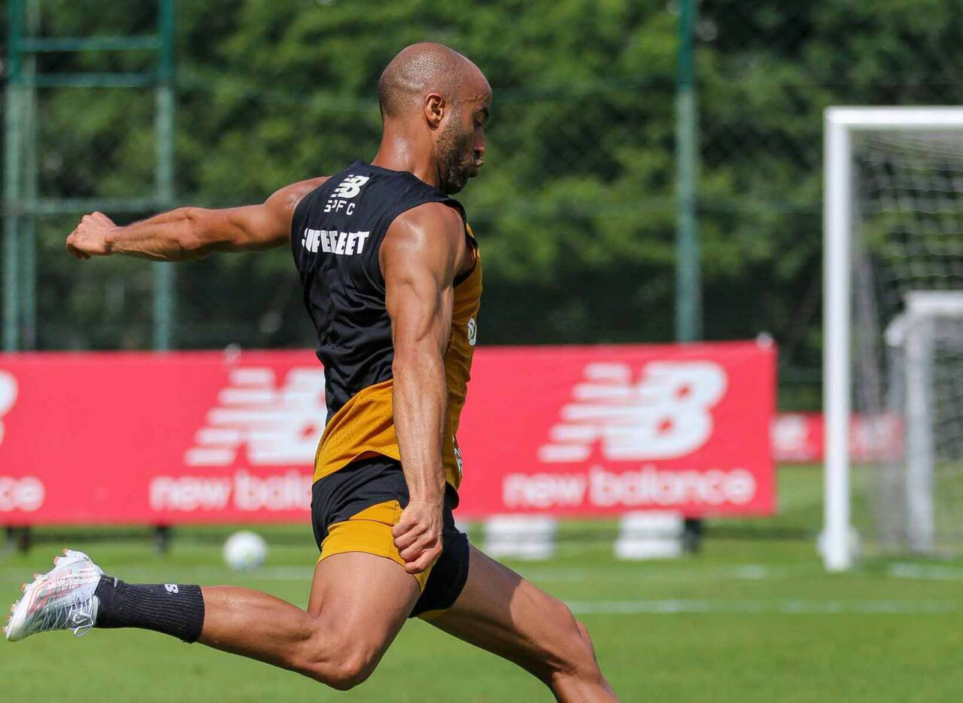 S&atilde;o Paulo projeta retorno de Lucas Moura, mas adia decis&atilde;o sobre renova&ccedil;&atilde;o