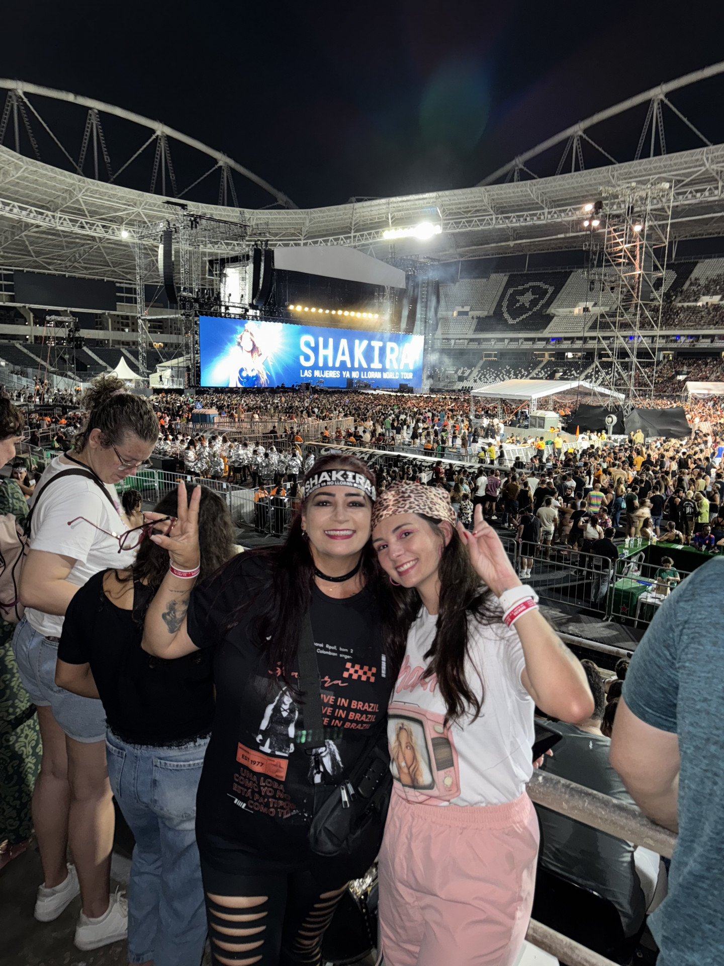 Jéssica Shakira e a mãe, Luzia, no show de Shakira no Engenhão em 2025 - Arquivo pessoal