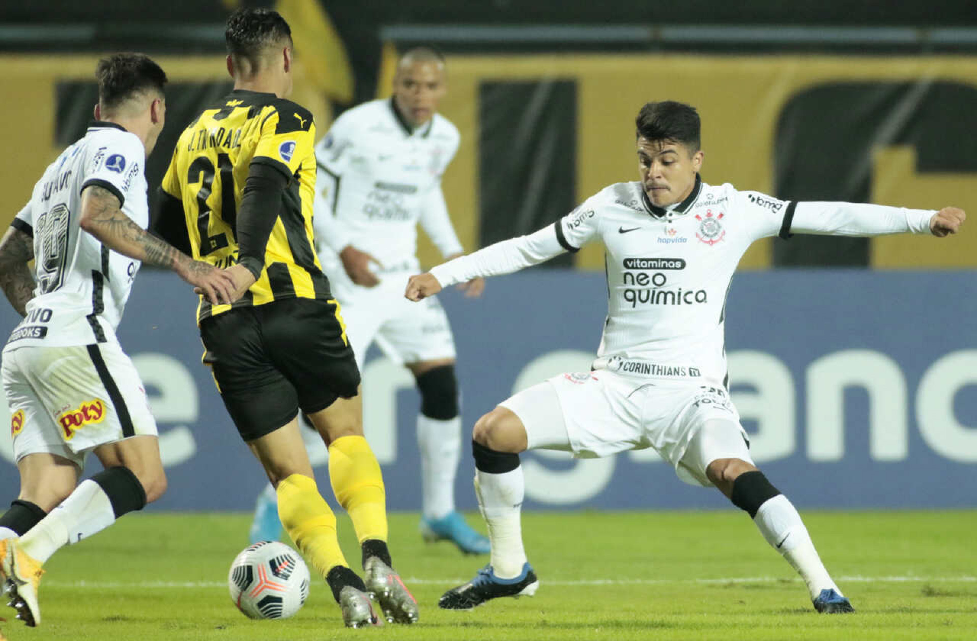 Corinthians tenta apagar retrospecto negativo recente contra o Pe&ntilde;arol