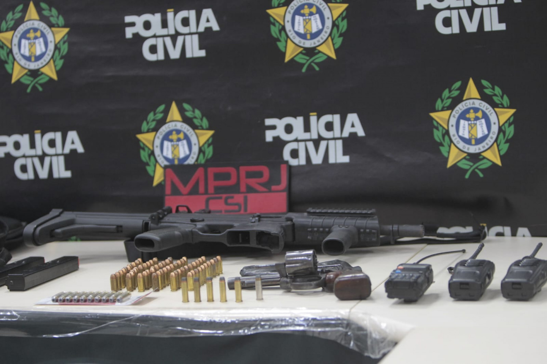 Material apreendido pelo MPRJ durante a operação contra nova cúpula do jogo do bicho - Reginaldo Pimenta / Agência O Dia